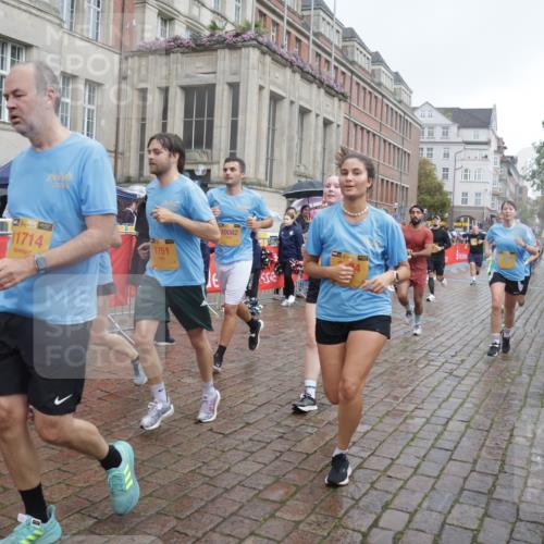 13.09.2026 - Kiel Lauf Yannick Fuchs http://msf.ph/oto/10413600 13.09.2026 10:45:15 Ziel 478, 979, 1482, 1575, 1590, 1703, 1878, 2391, 2410, 3285, 3796, 4044, 4588, 4681, 5220, 5296, 5361, 5600, 5763, 5764, 6799, 7631, 7795, 8457, 8744, 9378, 9845, 9956, 10183, 10526, 10666, 10915, 10948, 10986, 11541, 427, 451, 688, 1181, 1323, 1357, 1606, 1751, 1753, 2189, 2488, 2952, 3134, 3152, 3282, 3591, 3753, 3872, 4033, 4044, 4532, 4829, 6298, 6580, 6731, 7122, 7279, 7327, 7765, 7910, 8198, 8445, 8669, 8941, 9326, 9702, 9917, 10082, 10388, 10572, 360, 461, 1682 meine-sportfotos.de