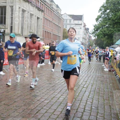 13.09.2026 - Kiel Lauf Yannick Fuchs http://msf.ph/oto/10413609 13.09.2026 10:45:16 Ziel 478, 979, 1482, 1575, 1590, 1703, 1878, 2391, 2410, 3263, 3264, 3285, 3796, 4588, 4681, 5220, 5296, 5361, 5600, 5763, 5764, 6799, 7631, 7795, 8457, 8744, 9378, 9845, 9956, 10183, 10526, 10666, 10915, 10948, 10986, 11541, 427, 451, 1181, 1323, 1357, 1606, 1751, 1753, 2189, 2410, 2488, 2952, 3134, 3152, 3282, 3591, 3753, 3872, 4044, 4532, 4681, 4829, 6298, 6731, 7122, 7279, 7327, 7765, 8198, 8445, 8669, 8941, 9326, 9702, 9917, 10082, 10388, 10572, 360, 461, 1682 meine-sportfotos.de