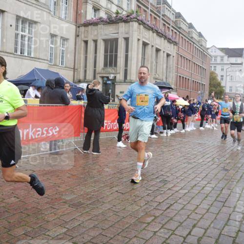 13.09.2026 - Kiel Lauf Yannick Fuchs http://msf.ph/oto/10413728 13.09.2026 10:45:28 Ziel 461, 1012, 1267, 1575, 1682, 1969, 2599, 2836, 3075, 3263, 3264, 3628, 3749, 4151, 4168, 4536, 4699, 4726, 5365, 5957, 6269, 6406, 6799, 7027, 7620, 7735, 7766, 7795, 8444, 8788, 9083, 9845, 9867, 9895, 10441, 10948, 11541, 11951, 12044, 12355, 12687, 427, 451, 478, 979, 1181, 1482, 1575, 1590, 1606, 1703, 1878, 2391, 2410, 3285, 3753, 3796, 3872, 4044, 4588, 4681, 5220, 5296, 5361, 5600, 5763, 5764, 6298, 6799, 7327, 7765, 8198, 8941, 9702, 9917, 10388, 10572, 360, 1015 meine-sportfotos.de