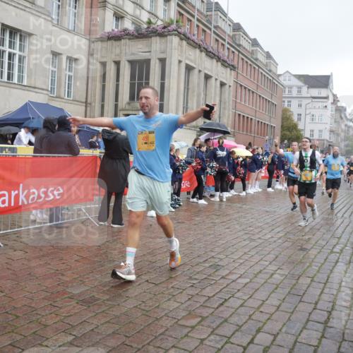 13.09.2026 - Kiel Lauf Yannick Fuchs http://msf.ph/oto/10413733 13.09.2026 10:45:28 Ziel 461, 1012, 1267, 1575, 1682, 1969, 2599, 2836, 3075, 3263, 3264, 3628, 3749, 4151, 4168, 4536, 4699, 4726, 5365, 5957, 6269, 6406, 6799, 7027, 7620, 7735, 7766, 7795, 8444, 8788, 9083, 9845, 9867, 9895, 10441, 10948, 11541, 11951, 12044, 12355, 12687, 427, 451, 478, 979, 1181, 1482, 1575, 1590, 1606, 1703, 1878, 2391, 2410, 3285, 3753, 3796, 3872, 4044, 4588, 4681, 5220, 5296, 5361, 5600, 5763, 5764, 6298, 6799, 7327, 7765, 8198, 8941, 9702, 9917, 10388, 10572, 360, 1015 meine-sportfotos.de