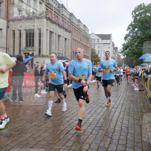 13.09.2026 - Kiel Lauf Yannick Fuchs http://msf.ph/oto/10413897 13.09.2026 10:45:39 Ziel 360, 1015, 1065, 1180, 1229, 1484, 1537, 1682, 1752, 2563, 2599, 3182, 3347, 3749, 3807, 4151, 4586, 4699, 5072, 5205, 5278, 6269, 6406, 7027, 7503, 7735, 8282, 8442, 8444, 8731, 8762, 9083, 9429, 9727, 9770, 9774, 9895, 9914, 10077, 10149, 10407, 12687, 461, 478, 979, 1012, 1267, 1482, 1575, 1590, 1703, 1878, 1969, 2391, 2410, 2836, 3075, 3263, 3264, 3285, 3628, 3796, 3872, 4044, 4151, 4168, 4536, 4588, 4681, 4699, 4726, 5220, 5296, 5361, 5365, 5600, 5763, 5764, 5957, 6799 meine-sportfotos.de