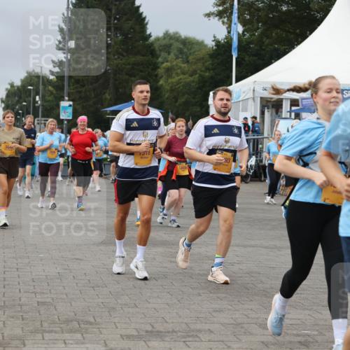 13.09.2026 - Kiel Lauf Andreas Tolksdorf http://msf.ph/oto/10413905 13.09.2026 10:04:46 Kiellinie 84, 58, 9916, 12438, 11, 8470, 2298 meine-sportfotos.de
