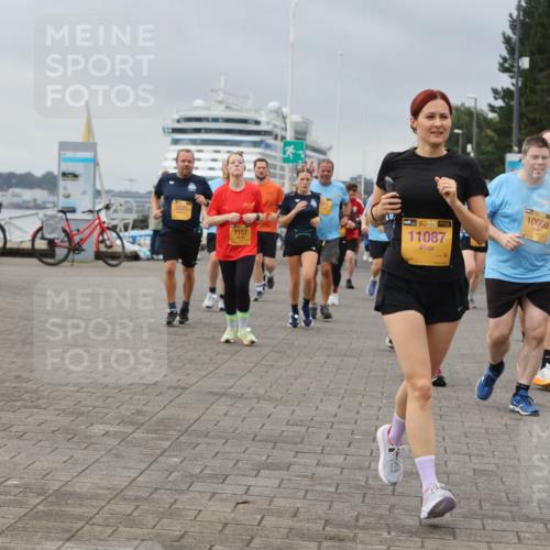 13.09.2026 - Kiel Lauf Andreas Tolksdorf http://msf.ph/oto/10413998 13.09.2026 10:04:53 Kiellinie 3325, 7157, 38, 11087, 10660, 48, 9306 meine-sportfotos.de