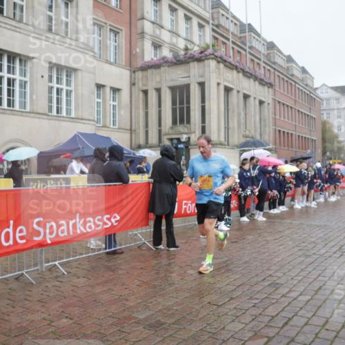 13.09.2026 - Kiel Lauf Yannick Fuchs http://msf.ph/oto/10414349 13.09.2026 10:46:09 Ziel 272, 498, 550, 665, 1030, 1374, 1582, 2448, 3422, 3781, 3844, 5017, 5348, 5510, 5515, 5564, 6385, 6436, 6980, 7073, 7241, 7772, 7840, 7939, 8310, 8403, 8551, 8561, 8881, 9207, 9375, 9715, 10050, 10615, 10809, 10975, 11670, 11822, 12077, 12306, 12481, 123, 360, 499, 1015, 1065, 1180, 1229, 1484, 1537, 1725, 1752, 2421, 2563, 3182, 3347, 3608, 3781, 3807, 4586, 5072, 5205, 5278, 7503, 7889, 8203, 8282, 8403, 8442, 8655, 8731, 8816, 8881, 6269 meine-sportfotos.de