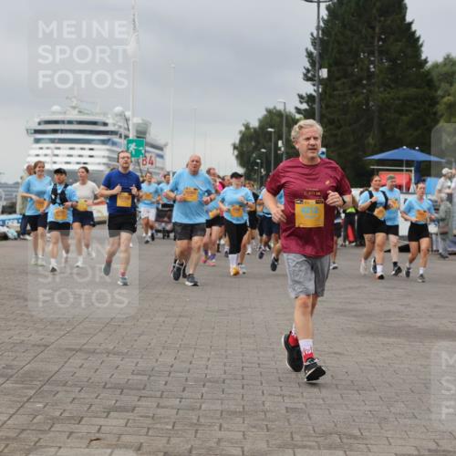 13.09.2026 - Kiel Lauf Andreas Tolksdorf http://msf.ph/oto/10414459 13.09.2026 10:05:25 Kiellinie 4, 21, 0975, 38, 4212, 997667, 10364 meine-sportfotos.de