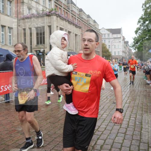13.09.2026 - Kiel Lauf Yannick Fuchs http://msf.ph/oto/10414479 13.09.2026 10:46:18 Ziel 1013, 1913, 2448, 2776, 3422, 4331, 4397, 4516, 5017, 5421, 7044, 7241, 7840, 8277, 8310, 8520, 9361, 10469, 10699, 10836, 11232, 11642, 12000, 12077, 12306, 12481, 123, 272, 498, 499, 550, 665, 1030, 1229, 1374, 1537, 1582, 1725, 2421, 2563, 3608, 3781, 3844, 5205, 5348, 5510, 5515, 5564, 6385, 6436, 6980, 7073, 7503, 7772, 7889, 7939, 8203, 8403, 8551, 8561, 8655, 8816, 8881, 9207, 9375, 9715, 10050, 10809, 4499, 9875, 12466, 1229, 1537, 2563, 7889 meine-sportfotos.de