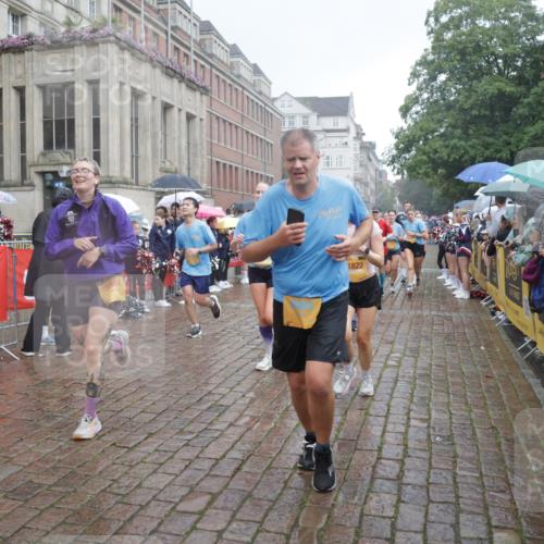 13.09.2026 - Kiel Lauf Yannick Fuchs http://msf.ph/oto/10414728 13.09.2026 10:46:33 Ziel 206, 972, 1325, 1430, 2027, 2037, 3117, 3677, 4242, 4499, 4763, 7061, 8678, 9415, 9844, 9875, 10758, 10836, 11742, 11825, 12307, 12466, 12704, 12743, 272, 498, 550, 665, 1013, 1030, 1374, 1582, 1913, 2448, 2776, 3422, 3781, 3844, 4331, 4397, 4516, 5017, 5348, 5421, 5510, 5515, 5564, 6385, 6436, 6980, 7044, 7073, 7241, 7772, 7840, 7939, 8277, 8310, 8403, 8520, 8551, 8561, 8881, 9207, 9361, 9375, 9715, 10050, 10469, 10699, 10809, 10836, 11232, 11642, 12000 meine-sportfotos.de