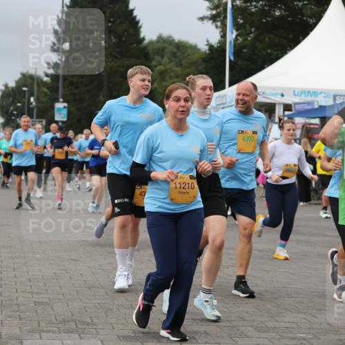 13.09.2026 - Kiel Lauf Andreas Tolksdorf http://msf.ph/oto/10414769 13.09.2026 10:05:47 Kiellinie 84, 43, 38, 11210, 4392, 38, 10130 meine-sportfotos.de