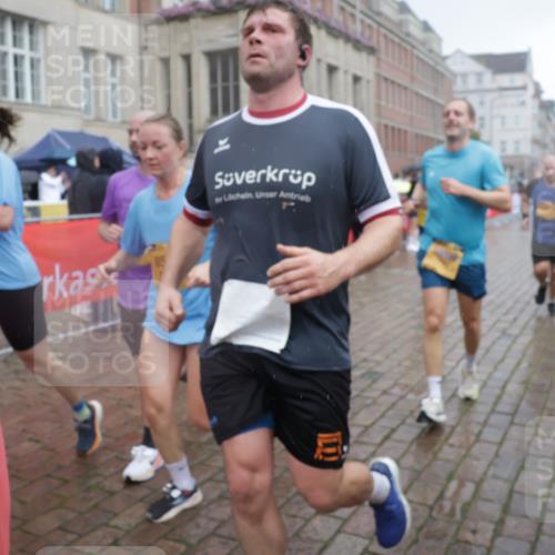 13.09.2026 - Kiel Lauf Yannick Fuchs http://msf.ph/oto/10414800 13.09.2026 10:46:38 Ziel 972, 1325, 1430, 2027, 2037, 2551, 2594, 3109, 3117, 3677, 4242, 4499, 4674, 4763, 5591, 5974, 6909, 7061, 8283, 8475, 8678, 8901, 9248, 9713, 9844, 9875, 10706, 10758, 10814, 11742, 11825, 12260, 12307, 12466, 12704, 206, 272, 498, 550, 1013, 1030, 1374, 1582, 1913, 2448, 2776, 3422, 4331, 4397, 4516, 5017, 5421, 5510, 5515, 6436, 6980, 7044, 7241, 7772, 7840, 7939, 8277, 8310, 8520, 8561, 9207, 9361, 9415, 9715, 10050, 10469, 10699, 10809, 10836, 11232, 11642, 12000 meine-sportfotos.de