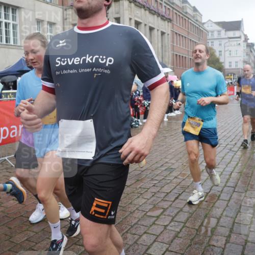 13.09.2026 - Kiel Lauf Yannick Fuchs http://msf.ph/oto/10414802 13.09.2026 10:46:38 Ziel 972, 1325, 1430, 2027, 2037, 2551, 2594, 3109, 3117, 3677, 4242, 4499, 4674, 4763, 5591, 5974, 6909, 7061, 8283, 8475, 8678, 8901, 9248, 9713, 9844, 9875, 10706, 10758, 10814, 11742, 11825, 12260, 12307, 12466, 12704, 206, 272, 498, 550, 1013, 1030, 1374, 1582, 1913, 2448, 2776, 3422, 4331, 4397, 4516, 5017, 5421, 5510, 5515, 6436, 6980, 7044, 7241, 7772, 7840, 7939, 8277, 8310, 8520, 8561, 9207, 9361, 9415, 9715, 10050, 10469, 10699, 10809, 10836, 11232, 11642, 12000 meine-sportfotos.de