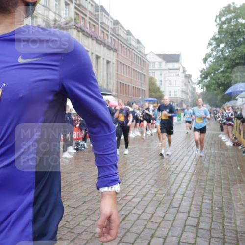 13.09.2026 - Kiel Lauf Yannick Fuchs http://msf.ph/oto/10414986 13.09.2026 10:46:51 Ziel 184, 189, 226, 898, 1169, 1982, 2551, 2576, 2702, 2728, 3533, 3878, 3964, 4014, 4147, 4674, 5449, 6551, 6874, 6909, 7089, 8219, 8283, 8475, 8901, 9248, 9474, 9713, 10088, 10144, 10305, 10398, 10706, 10814, 11075, 11441, 12260, 12693, 206, 972, 1013, 1325, 1430, 1913, 2027, 2037, 2594, 2776, 3109, 3117, 3677, 4242, 4331, 4397, 4499, 4516, 4763, 5591, 5974, 7061, 8277, 8475, 8520, 8678, 9361, 9415, 9844, 9875, 10469, 10699, 10758, 10836, 11232, 12000, 12704, 85, 111, 116 meine-sportfotos.de