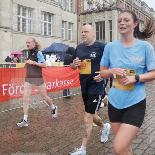 13.09.2026 - Kiel Lauf Yannick Fuchs http://msf.ph/oto/10415019 13.09.2026 10:46:54 Ziel 184, 189, 226, 404, 525, 898, 1169, 1982, 2576, 2702, 2728, 3533, 3878, 3964, 4014, 4147, 5449, 6551, 6874, 7089, 8219, 8364, 9044, 9048, 9474, 10088, 10144, 10197, 10305, 10398, 11075, 11343, 11441, 12693, 206, 972, 1325, 1430, 1913, 2027, 2037, 2551, 2594, 3109, 3117, 3533, 3677, 4242, 4331, 4499, 4674, 4763, 5591, 5974, 6909, 7061, 8277, 8283, 8475, 8520, 8678, 8901, 9415, 9844, 9875, 10469, 10758, 10836, 11232, 12000, 12704, 85, 111, 116, 1913, 8520 meine-sportfotos.de
