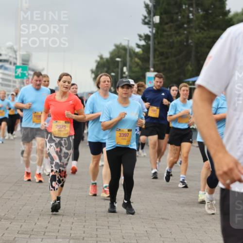 13.09.2026 - Kiel Lauf Andreas Tolksdorf http://msf.ph/oto/10415021 13.09.2026 10:06:04 Kiellinie 1038, 2975, 3397, 820 meine-sportfotos.de