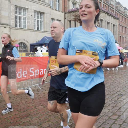13.09.2026 - Kiel Lauf Yannick Fuchs http://msf.ph/oto/10415022 13.09.2026 10:46:54 Ziel 184, 189, 226, 404, 525, 898, 1169, 1982, 2576, 2702, 2728, 3533, 3878, 3964, 4014, 4147, 5449, 6551, 6874, 7089, 8219, 8364, 9044, 9048, 9474, 10088, 10144, 10197, 10305, 10398, 11075, 11343, 11441, 12693, 206, 972, 1325, 1430, 1913, 2027, 2037, 2551, 2594, 3109, 3117, 3533, 3677, 4242, 4331, 4499, 4674, 4763, 5591, 5974, 6909, 7061, 8277, 8283, 8475, 8520, 8678, 8901, 9415, 9844, 9875, 10469, 10758, 10836, 11232, 12000, 12704, 85, 111, 116, 1913, 8520 meine-sportfotos.de