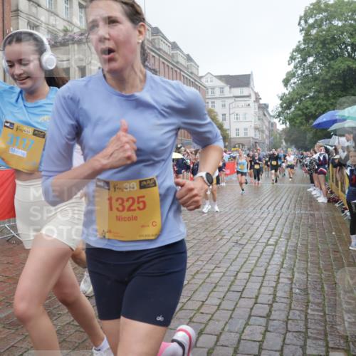 13.09.2026 - Kiel Lauf Yannick Fuchs http://msf.ph/oto/10415208 13.09.2026 10:47:08 Ziel 85, 111, 116, 525, 816, 1107, 1563, 1674, 4380, 4789, 4894, 5089, 5424, 5649, 5914, 6142, 6742, 7040, 8238, 8364, 8839, 9044, 9048, 9200, 9453, 9536, 9646, 9675, 9989, 10340, 10508, 10657, 11343, 11560, 11561, 11730, 11773, 12584, 184, 189, 226, 404, 898, 1169, 1325, 1982, 2027, 2551, 2576, 2594, 2702, 2728, 3109, 3117, 3533, 3677, 3878, 3964, 4014, 4147, 4499, 4674, 5449, 5591, 5974, 6551, 6874, 6909, 8219, 8283, 8475, 8678, 8901, 9875, 10758, 365 meine-sportfotos.de