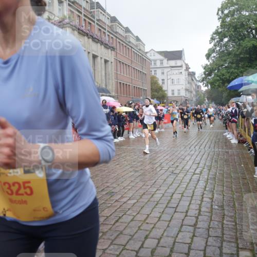 13.09.2026 - Kiel Lauf Yannick Fuchs http://msf.ph/oto/10415211 13.09.2026 10:47:08 Ziel 85, 111, 116, 525, 816, 1107, 1563, 1674, 4380, 4789, 4894, 5089, 5424, 5649, 5914, 6142, 6742, 7040, 8238, 8364, 8839, 9044, 9048, 9200, 9453, 9536, 9646, 9675, 9989, 10340, 10508, 10657, 11343, 11560, 11561, 11730, 11773, 12584, 184, 189, 226, 404, 898, 1169, 1325, 1982, 2027, 2551, 2576, 2594, 2702, 2728, 3109, 3117, 3533, 3677, 3878, 3964, 4014, 4147, 4499, 4674, 5449, 5591, 5974, 6551, 6874, 6909, 8219, 8283, 8475, 8678, 8901, 9875, 10758, 365 meine-sportfotos.de