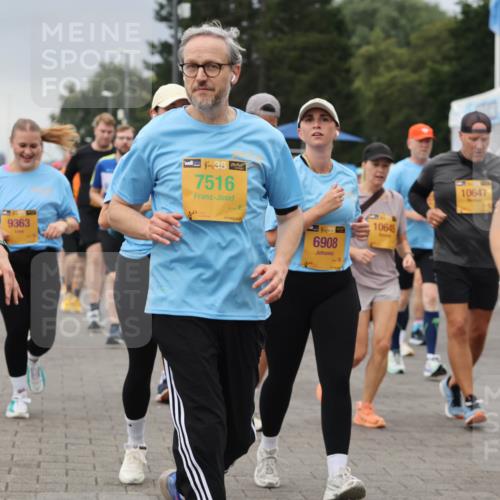 13.09.2026 - Kiel Lauf Andreas Tolksdorf http://msf.ph/oto/10415221 13.09.2026 10:06:17 Kiellinie 9, 38, 2828, 9363, 48, 7516, 10645, 39, 6908, 10647, 9 meine-sportfotos.de