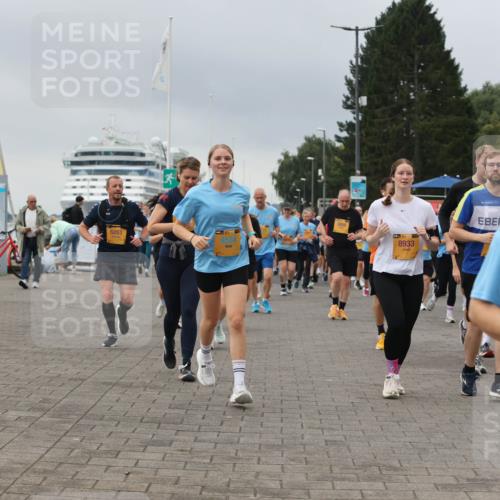 13.09.2026 - Kiel Lauf Andreas Tolksdorf http://msf.ph/oto/10415290 13.09.2026 10:06:21 Kiellinie 6051, 8933, 3155 meine-sportfotos.de
