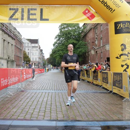 13.09.2026 - Kiel Lauf Yannick Fuchs http://msf.ph/oto/10415300 13.09.2026 09:36:42 Ziel 2430, 7546, 9450, 391, 3056, 3866, 5662, 9630, 12726, 2455, 3900, 3056, 5662 meine-sportfotos.de