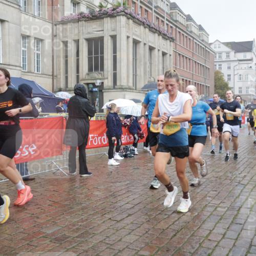13.09.2026 - Kiel Lauf Yannick Fuchs http://msf.ph/oto/10415302 13.09.2026 10:47:15 Ziel 116, 821, 1107, 1367, 1563, 1674, 1803, 2000, 2185, 2429, 2713, 2947, 3183, 3463, 4150, 4380, 4773, 4789, 5089, 5195, 5505, 5649, 5914, 6142, 7288, 8238, 8707, 8839, 8953, 9200, 9536, 9645, 9646, 9675, 9989, 10340, 10508, 10718, 10949, 11560, 11561, 11730, 11773, 85, 111, 184, 189, 226, 404, 525, 816, 898, 1169, 1563, 1674, 1982, 2551, 2576, 2594, 2702, 2728, 3533, 3878, 3964, 4014, 4147, 4674, 4894, 5424, 5449, 5591, 5974, 6551, 6742, 6874, 6909, 8219, 8283, 8475, 8901, 365 meine-sportfotos.de
