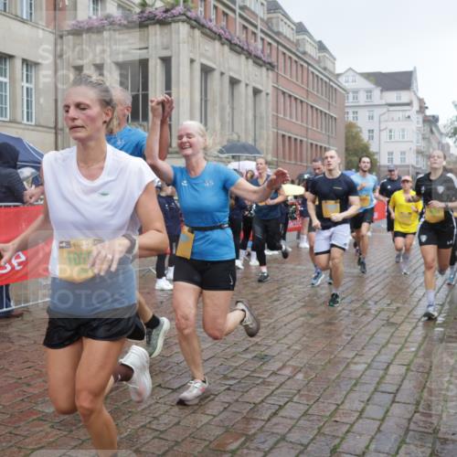13.09.2026 - Kiel Lauf Yannick Fuchs http://msf.ph/oto/10415319 13.09.2026 10:47:15 Ziel 116, 821, 1107, 1367, 1563, 1674, 1803, 2000, 2185, 2429, 2713, 2947, 3183, 3463, 4150, 4380, 4773, 4789, 5089, 5195, 5505, 5649, 5914, 6142, 7288, 8238, 8707, 8839, 8953, 9200, 9536, 9645, 9646, 9675, 9989, 10340, 10508, 10718, 10949, 11560, 11561, 11730, 11773, 85, 111, 184, 189, 226, 404, 525, 816, 898, 1169, 1563, 1674, 1982, 2551, 2576, 2594, 2702, 2728, 3533, 3878, 3964, 4014, 4147, 4674, 4894, 5424, 5449, 5591, 5974, 6551, 6742, 6874, 6909, 8219, 8283, 8475, 8901, 365 meine-sportfotos.de