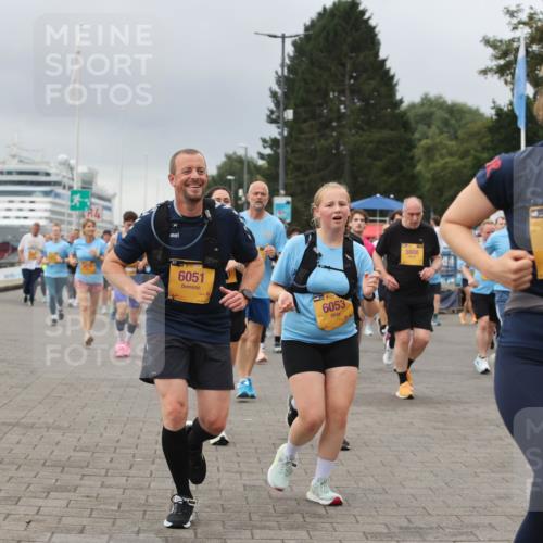 13.09.2026 - Kiel Lauf Andreas Tolksdorf http://msf.ph/oto/10415350 13.09.2026 10:06:24 Kiellinie 1998, 6051, 6053, 5808, 3966 meine-sportfotos.de