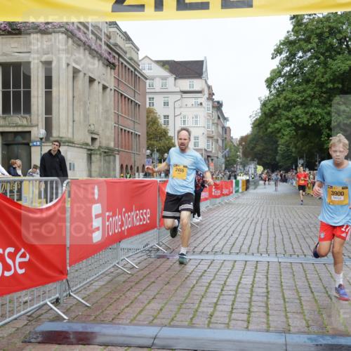 13.09.2026 - Kiel Lauf Yannick Fuchs http://msf.ph/oto/10415354 13.09.2026 09:37:01 Ziel 2455, 3900, 7855, 391, 2430, 3866, 7546, 9450, 9630, 12726, 999, 3174, 3481, 4737, 8658, 9696, 391, 9630, 12726 meine-sportfotos.de