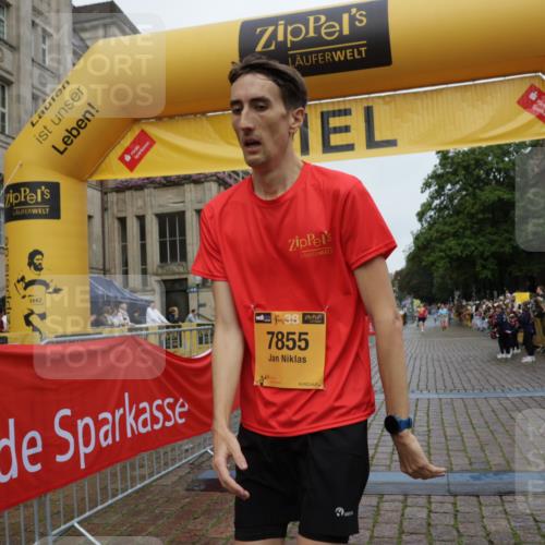 13.09.2026 - Kiel Lauf Yannick Fuchs http://msf.ph/oto/10415395 13.09.2026 09:37:09 Ziel 999, 2455, 3900, 7855, 2430, 2455, 3900, 7546, 9450, 2417, 3174, 3481, 4737, 5837, 7050, 8658, 8661, 9696, 12416, 3866, 7546, 9630, 12726 meine-sportfotos.de