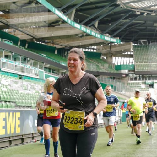 13.09.2026 - 21. swb-Marathon Bremen Michael Burmester http://msf.ph/oto/10415439 13.09.2026 10:41:39 Laufen im Stadion 10148, 10155, 10163, 10213, 10247, 10299, 10313, 10321, 10354, 10395, 10396, 10399, 10406, 10414, 10417, 10419, 10422, 10424, 10435, 10455, 10461, 10462, 10483, 10490, 10519, 10527, 10545, 10546, 10547, 10582, 10586, 10611, 10644, 10665, 10694, 10705, 10706, 10719, 10722, 10766, 10768, 10776, 10804, 10854, 10859, 10889, 10909, 10963, 10977, 11027, 11043, 11048, 11084, 11085, 11090, 11097, 11098, 11140, 11192 meine-sportfotos.de