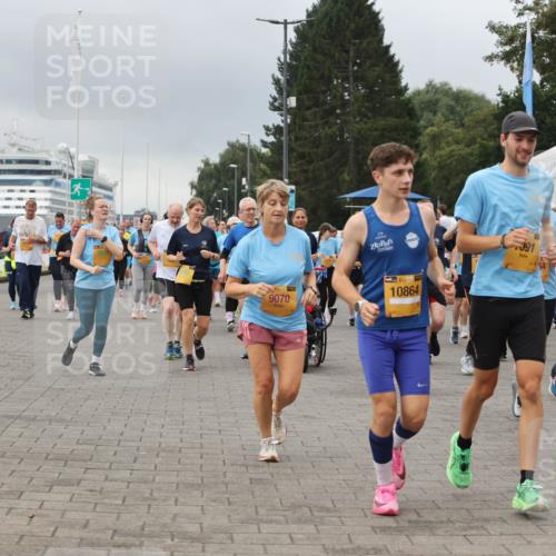 13.09.2026 - Kiel Lauf Andreas Tolksdorf http://msf.ph/oto/10415473 13.09.2026 10:06:29 Kiellinie 39, 9070, 38, 10864, 091, 54, 10593, 53 meine-sportfotos.de