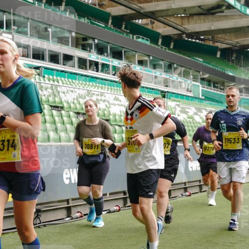 13.09.2026 - 21. swb-Marathon Bremen Michael Burmester http://msf.ph/oto/10415527 13.09.2026 10:41:41 Laufen im Stadion 10148, 10155, 10163, 10213, 10247, 10313, 10321, 10354, 10395, 10396, 10399, 10406, 10414, 10417, 10419, 10422, 10424, 10435, 10455, 10461, 10462, 10483, 10490, 10519, 10527, 10545, 10546, 10547, 10582, 10586, 10611, 10644, 10665, 10694, 10705, 10706, 10719, 10722, 10766, 10768, 10776, 10804, 10854, 10859, 10889, 10909, 10963, 10977, 11027, 11043, 11048, 11084, 11085, 11090, 11097, 11098, 11140, 11192 meine-sportfotos.de