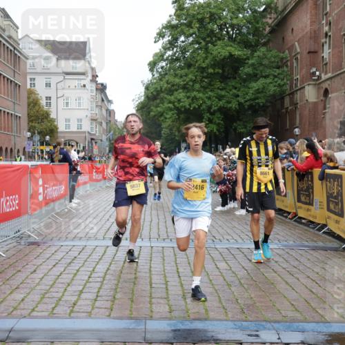 13.09.2026 - Kiel Lauf Yannick Fuchs http://msf.ph/oto/10415556 13.09.2026 09:37:28 Ziel 2417, 3481, 4737, 5837, 7050, 8658, 8661, 9696, 10220, 10778, 12416, 999, 2455, 3174, 3481, 3900, 7855, 8658, 2057, 2720, 4252, 4790, 7827, 9518, 10656 meine-sportfotos.de