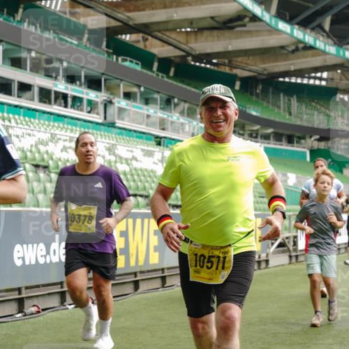 13.09.2026 - 21. swb-Marathon Bremen Michael Burmester http://msf.ph/oto/10415609 13.09.2026 10:41:43 Laufen im Stadion 10148, 10155, 10163, 10213, 10247, 10313, 10321, 10330, 10354, 10395, 10396, 10399, 10406, 10414, 10417, 10419, 10422, 10424, 10435, 10455, 10461, 10462, 10483, 10490, 10519, 10527, 10545, 10546, 10547, 10582, 10586, 10611, 10644, 10665, 10694, 10705, 10706, 10719, 10722, 10766, 10768, 10776, 10804, 10854, 10859, 10889, 10909, 10963, 10977, 11027, 11043, 11048, 11078, 11084, 11085, 11090, 11097, 11098, 11140, 11192 meine-sportfotos.de