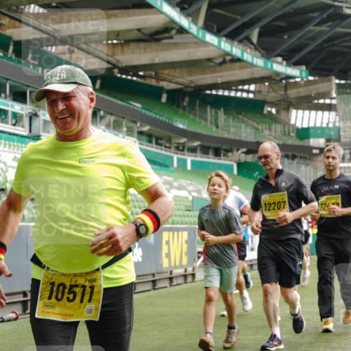 13.09.2026 - 21. swb-Marathon Bremen Michael Burmester http://msf.ph/oto/10415618 13.09.2026 10:41:44 Laufen im Stadion 10148, 10155, 10163, 10213, 10247, 10313, 10321, 10330, 10354, 10395, 10396, 10399, 10406, 10414, 10417, 10419, 10422, 10424, 10435, 10455, 10461, 10462, 10483, 10490, 10519, 10527, 10545, 10546, 10547, 10582, 10586, 10611, 10644, 10665, 10694, 10705, 10706, 10719, 10722, 10766, 10768, 10776, 10804, 10854, 10859, 10889, 10909, 10963, 10977, 11026, 11027, 11043, 11048, 11078, 11084, 11085, 11090, 11097, 11098, 11140, 11192 meine-sportfotos.de