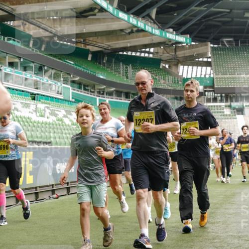13.09.2026 - 21. swb-Marathon Bremen Michael Burmester http://msf.ph/oto/10415635 13.09.2026 10:41:45 Laufen im Stadion 10148, 10155, 10163, 10213, 10247, 10313, 10321, 10330, 10354, 10395, 10396, 10399, 10406, 10414, 10417, 10419, 10422, 10424, 10435, 10455, 10461, 10462, 10483, 10490, 10519, 10527, 10545, 10546, 10547, 10582, 10586, 10611, 10644, 10665, 10694, 10705, 10706, 10719, 10722, 10766, 10768, 10776, 10804, 10854, 10859, 10889, 10909, 10963, 10977, 11026, 11027, 11041, 11043, 11048, 11078, 11084, 11085, 11090, 11097, 11098, 11140, 11192 meine-sportfotos.de