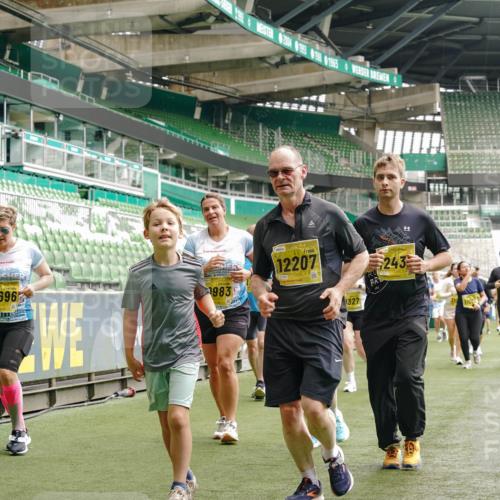 13.09.2026 - 21. swb-Marathon Bremen Michael Burmester http://msf.ph/oto/10415650 13.09.2026 10:41:45 Laufen im Stadion 10148, 10155, 10163, 10213, 10247, 10313, 10321, 10330, 10354, 10395, 10396, 10399, 10406, 10414, 10417, 10419, 10422, 10424, 10435, 10455, 10461, 10462, 10483, 10490, 10519, 10527, 10545, 10546, 10547, 10582, 10586, 10611, 10644, 10665, 10694, 10705, 10706, 10719, 10722, 10766, 10768, 10776, 10804, 10854, 10859, 10889, 10909, 10963, 10977, 11026, 11027, 11041, 11043, 11048, 11078, 11084, 11085, 11090, 11097, 11098, 11140, 11192 meine-sportfotos.de