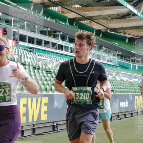 13.09.2026 - 21. swb-Marathon Bremen Michael Burmester http://msf.ph/oto/10415696 13.09.2026 13:19:25 Laufen im Stadion 333, 404, 464, 486, 512, 546, 732, 753, 837, 921, 938, 1066, 1156, 1431, 1506, 1756, 1765, 1815, 1844, 1868, 1916, 2028, 2056, 2123, 2137, 2224, 2240, 2294, 2315, 2357, 2358, 2453, 2533, 2557, 2563, 2614, 2622, 2626, 2689, 2694, 2695, 2702, 2703, 2722, 2756, 2786, 2843, 2845, 2849, 2857, 2879, 2880, 2893, 2944, 2983, 2999, 3031, 3046, 3059, 3072, 3096, 3100, 3116, 3146, 3189, 3198, 3210, 3243, 3263, 3285, 3287, 3310, 3315, 3476, 3537, 3619, 3633, 3740, 3879, 4478 meine-sportfotos.de
