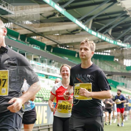 13.09.2026 - 21. swb-Marathon Bremen Michael Burmester http://msf.ph/oto/10415712 13.09.2026 10:41:47 Laufen im Stadion 10148, 10155, 10163, 10247, 10313, 10330, 10354, 10395, 10396, 10399, 10406, 10414, 10419, 10422, 10424, 10435, 10455, 10461, 10462, 10483, 10490, 10519, 10527, 10545, 10546, 10547, 10582, 10586, 10611, 10644, 10665, 10694, 10705, 10706, 10719, 10722, 10752, 10766, 10768, 10776, 10804, 10854, 10859, 10889, 10909, 10963, 10977, 11026, 11027, 11041, 11043, 11048, 11078, 11084, 11085, 11090, 11097, 11098, 11140, 11192 meine-sportfotos.de