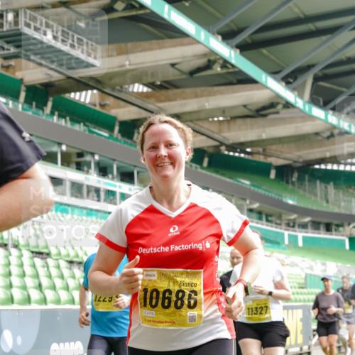 13.09.2026 - 21. swb-Marathon Bremen Michael Burmester http://msf.ph/oto/10415723 13.09.2026 10:41:48 Laufen im Stadion 10148, 10155, 10163, 10247, 10313, 10330, 10354, 10395, 10396, 10399, 10406, 10414, 10419, 10422, 10424, 10435, 10455, 10461, 10462, 10483, 10490, 10519, 10527, 10545, 10546, 10547, 10582, 10586, 10611, 10644, 10665, 10694, 10705, 10706, 10719, 10722, 10752, 10766, 10768, 10776, 10804, 10854, 10859, 10889, 10909, 10963, 10977, 11026, 11027, 11041, 11043, 11048, 11078, 11084, 11085, 11090, 11097, 11098, 11140, 11192 meine-sportfotos.de