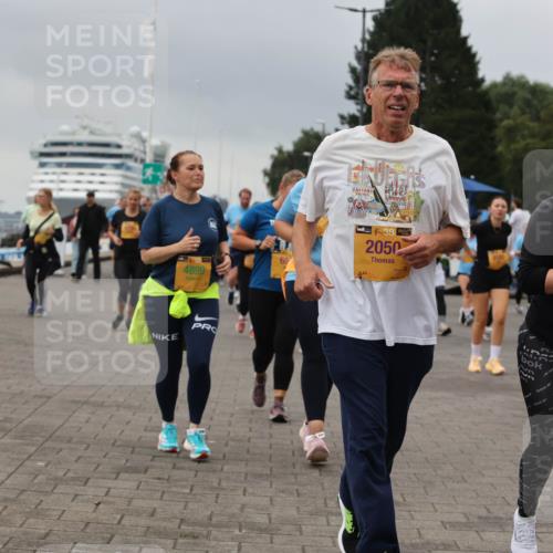 13.09.2026 - Kiel Lauf Andreas Tolksdorf http://msf.ph/oto/10415725 13.09.2026 10:06:39 Kiellinie 4899, 65, 38, 2050, 38, 8630, 422 meine-sportfotos.de