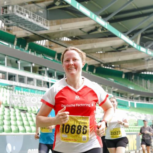 13.09.2026 - 21. swb-Marathon Bremen Michael Burmester http://msf.ph/oto/10415736 13.09.2026 10:41:48 Laufen im Stadion 10148, 10155, 10163, 10247, 10313, 10330, 10354, 10395, 10396, 10399, 10406, 10414, 10419, 10422, 10424, 10435, 10455, 10461, 10462, 10483, 10490, 10519, 10527, 10545, 10546, 10547, 10582, 10586, 10611, 10644, 10665, 10694, 10705, 10706, 10719, 10722, 10752, 10766, 10768, 10776, 10804, 10854, 10859, 10889, 10909, 10963, 10977, 11026, 11027, 11041, 11043, 11048, 11078, 11084, 11085, 11090, 11097, 11098, 11140, 11192 meine-sportfotos.de