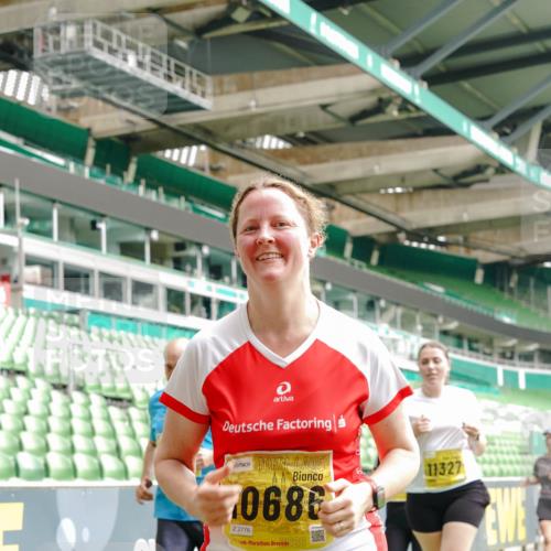 13.09.2026 - 21. swb-Marathon Bremen Michael Burmester http://msf.ph/oto/10415750 13.09.2026 10:41:48 Laufen im Stadion 10148, 10155, 10163, 10247, 10313, 10330, 10354, 10395, 10396, 10399, 10406, 10414, 10419, 10422, 10424, 10435, 10455, 10461, 10462, 10483, 10490, 10519, 10527, 10545, 10546, 10547, 10582, 10586, 10611, 10644, 10665, 10694, 10705, 10706, 10719, 10722, 10752, 10766, 10768, 10776, 10804, 10854, 10859, 10889, 10909, 10963, 10977, 11026, 11027, 11041, 11043, 11048, 11078, 11084, 11085, 11090, 11097, 11098, 11140, 11192 meine-sportfotos.de