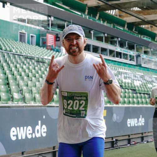13.09.2026 - 21. swb-Marathon Bremen Michael Burmester http://msf.ph/oto/10415757 13.09.2026 13:19:27 Laufen im Stadion 333, 404, 464, 486, 512, 546, 732, 753, 921, 938, 1066, 1129, 1156, 1431, 1506, 1756, 1765, 1815, 1844, 1868, 1916, 2028, 2056, 2123, 2137, 2224, 2240, 2294, 2315, 2357, 2358, 2453, 2533, 2557, 2563, 2614, 2622, 2626, 2689, 2694, 2695, 2702, 2703, 2722, 2756, 2786, 2843, 2845, 2849, 2857, 2879, 2880, 2944, 2983, 2999, 3031, 3046, 3059, 3072, 3096, 3100, 3116, 3146, 3189, 3198, 3243, 3263, 3285, 3287, 3310, 3315, 3476, 3537, 3619, 3633, 3740, 3879, 4478 meine-sportfotos.de