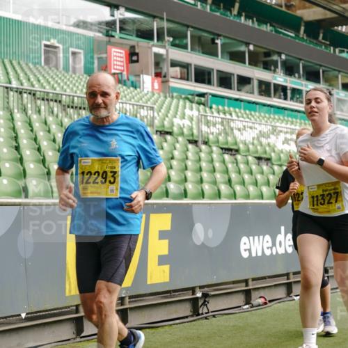 13.09.2026 - 21. swb-Marathon Bremen Michael Burmester http://msf.ph/oto/10415763 13.09.2026 10:41:49 Laufen im Stadion 10148, 10155, 10163, 10247, 10313, 10330, 10354, 10395, 10396, 10399, 10406, 10414, 10419, 10422, 10424, 10435, 10455, 10461, 10462, 10483, 10490, 10519, 10527, 10545, 10546, 10547, 10582, 10586, 10611, 10644, 10665, 10694, 10705, 10706, 10719, 10722, 10752, 10766, 10768, 10776, 10804, 10854, 10859, 10889, 10909, 10963, 10977, 11026, 11027, 11041, 11043, 11048, 11078, 11084, 11085, 11090, 11097, 11098, 11140, 11192 meine-sportfotos.de