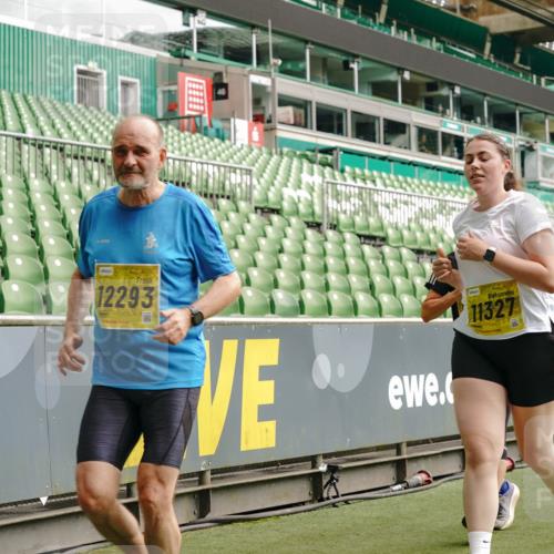 13.09.2026 - 21. swb-Marathon Bremen Michael Burmester http://msf.ph/oto/10415773 13.09.2026 10:41:49 Laufen im Stadion 10148, 10155, 10163, 10247, 10313, 10330, 10354, 10395, 10396, 10399, 10406, 10414, 10419, 10422, 10424, 10435, 10455, 10461, 10462, 10483, 10490, 10519, 10527, 10545, 10546, 10547, 10582, 10586, 10611, 10644, 10665, 10694, 10705, 10706, 10719, 10722, 10752, 10766, 10768, 10776, 10804, 10854, 10859, 10889, 10909, 10963, 10977, 11026, 11027, 11041, 11043, 11048, 11078, 11084, 11085, 11090, 11097, 11098, 11140, 11192 meine-sportfotos.de