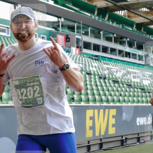 13.09.2026 - 21. swb-Marathon Bremen Michael Burmester http://msf.ph/oto/10415779 13.09.2026 13:19:27 Laufen im Stadion 333, 404, 464, 486, 512, 546, 732, 753, 921, 938, 1066, 1129, 1156, 1431, 1506, 1756, 1765, 1815, 1844, 1868, 1916, 2028, 2056, 2123, 2137, 2224, 2240, 2294, 2315, 2357, 2358, 2453, 2533, 2557, 2563, 2614, 2622, 2626, 2689, 2694, 2695, 2702, 2703, 2722, 2756, 2786, 2843, 2845, 2849, 2857, 2879, 2880, 2944, 2983, 2999, 3031, 3046, 3059, 3072, 3096, 3100, 3116, 3146, 3189, 3198, 3243, 3263, 3285, 3287, 3310, 3315, 3476, 3537, 3619, 3633, 3740, 3879, 4478 meine-sportfotos.de
