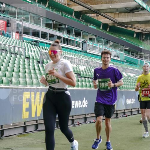 13.09.2026 - 21. swb-Marathon Bremen Michael Burmester http://msf.ph/oto/10415815 13.09.2026 13:19:28 Laufen im Stadion 333, 404, 464, 486, 512, 546, 732, 753, 921, 938, 1066, 1129, 1156, 1431, 1506, 1756, 1765, 1815, 1868, 1916, 2028, 2123, 2137, 2224, 2240, 2294, 2315, 2357, 2358, 2453, 2533, 2557, 2563, 2614, 2622, 2626, 2689, 2694, 2695, 2702, 2703, 2722, 2756, 2786, 2843, 2845, 2849, 2857, 2879, 2880, 2944, 2983, 2999, 3031, 3046, 3059, 3072, 3096, 3100, 3116, 3146, 3189, 3198, 3243, 3263, 3264, 3285, 3287, 3310, 3315, 3476, 3537, 3619, 3740, 3879, 4478 meine-sportfotos.de