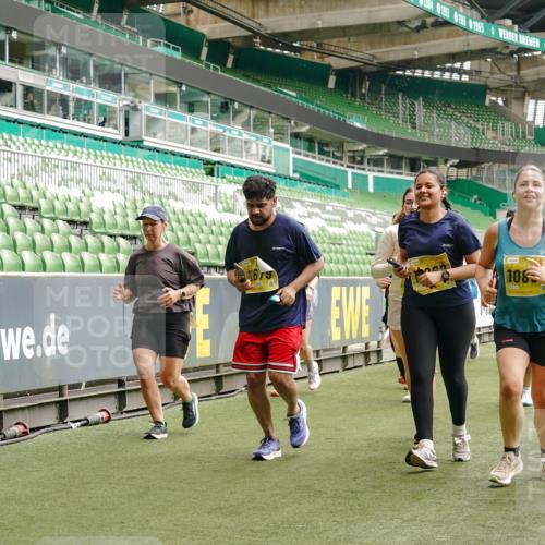 13.09.2026 - 21. swb-Marathon Bremen Michael Burmester http://msf.ph/oto/10415819 13.09.2026 10:41:51 Laufen im Stadion 10148, 10155, 10163, 10247, 10313, 10330, 10354, 10395, 10396, 10399, 10414, 10419, 10422, 10424, 10455, 10461, 10462, 10483, 10490, 10519, 10527, 10545, 10546, 10547, 10582, 10586, 10611, 10644, 10665, 10694, 10705, 10706, 10719, 10722, 10752, 10766, 10768, 10776, 10804, 10854, 10859, 10889, 10909, 10963, 10977, 11026, 11027, 11041, 11043, 11048, 11078, 11084, 11085, 11090, 11097, 11098, 11140, 11192 meine-sportfotos.de