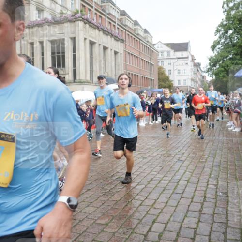 13.09.2026 - Kiel Lauf Yannick Fuchs http://msf.ph/oto/10415828 13.09.2026 10:47:49 Ziel 696, 708, 1059, 3682, 4425, 4583, 4713, 5240, 5747, 6036, 6384, 6778, 6904, 6946, 6949, 6967, 7001, 8387, 9076, 10651, 11603, 11705, 11724, 11829, 12510, 12593, 12758, 335, 365, 821, 917, 1280, 1367, 1803, 1944, 2000, 2183, 2185, 2429, 2713, 2947, 3064, 3136, 3183, 3306, 3463, 3512, 3565, 3745, 4070, 4077, 4096, 4149, 4150, 4187, 4450, 4531, 4773, 5195, 5239, 5505, 5573, 5787, 5980, 6005, 6235, 6792, 6940, 6946, 6978, 6981, 7288, 7632, 8058, 9104, 960 meine-sportfotos.de