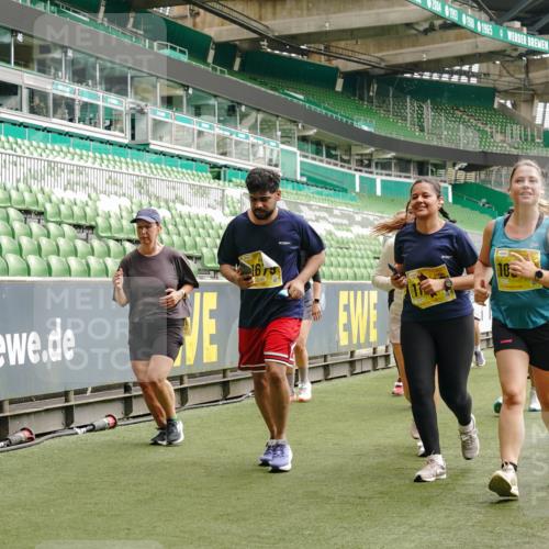 13.09.2026 - 21. swb-Marathon Bremen Michael Burmester http://msf.ph/oto/10415833 13.09.2026 10:41:51 Laufen im Stadion 10148, 10155, 10163, 10247, 10313, 10330, 10354, 10395, 10396, 10399, 10414, 10419, 10422, 10424, 10455, 10461, 10462, 10483, 10490, 10519, 10527, 10545, 10546, 10547, 10582, 10586, 10611, 10644, 10665, 10694, 10705, 10706, 10719, 10722, 10752, 10766, 10768, 10776, 10804, 10854, 10859, 10889, 10909, 10963, 10977, 11026, 11027, 11041, 11043, 11048, 11078, 11084, 11085, 11090, 11097, 11098, 11140, 11192 meine-sportfotos.de